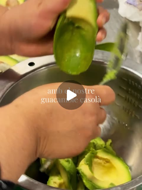 Timbal de guacamole amb salmó fumat i nachos